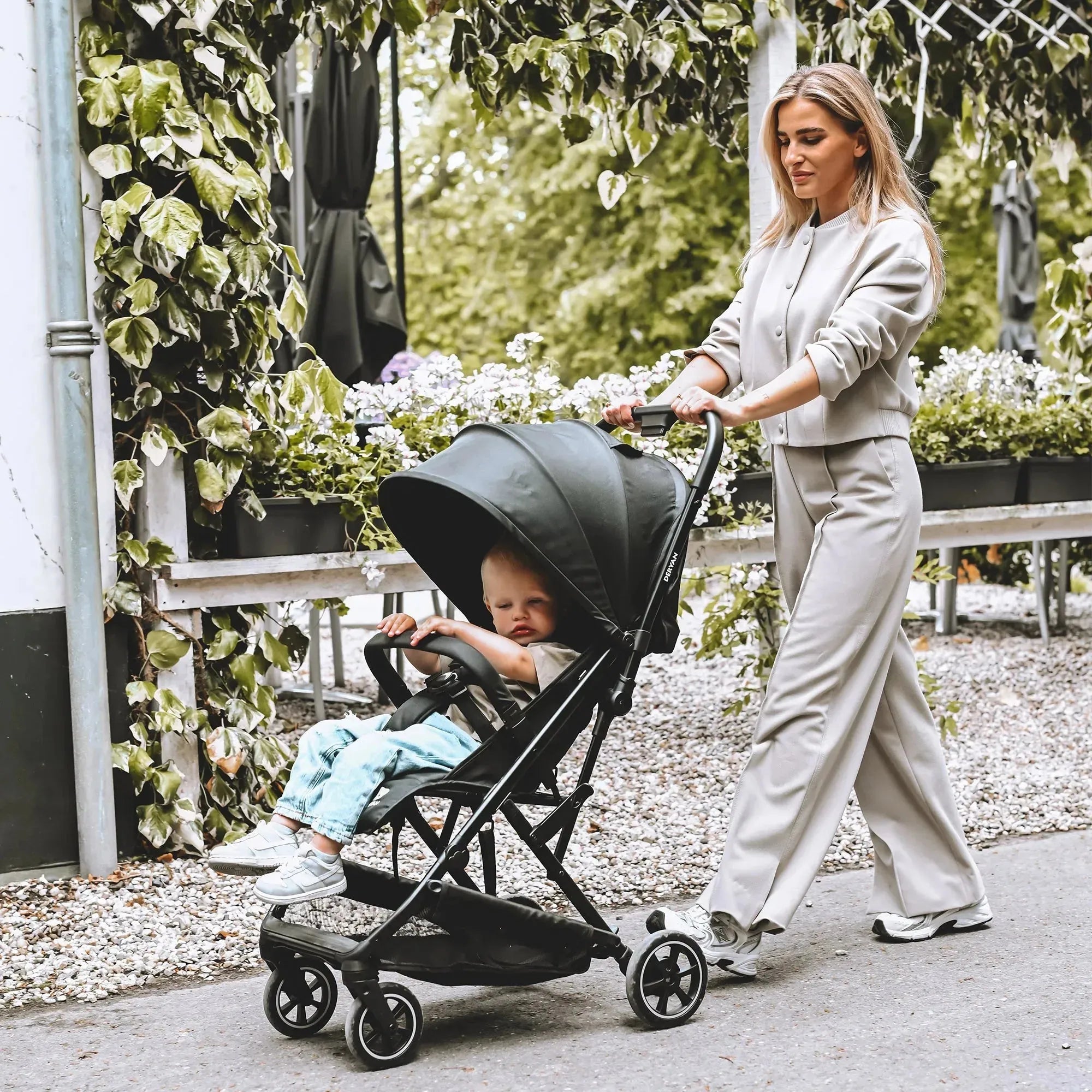 Easy Luxury Lightweight Buggy - สีดำ